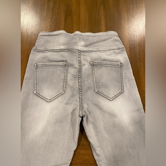 Great Condition Light Wash Skinny Jeans With Power Stretch Fabric Size 4 - Picture 5 of 6